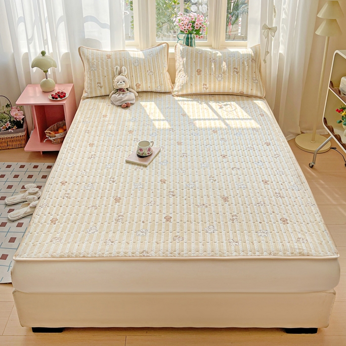 91家纺网 家纺一手货源 找家纺 卡普家居 2026新款A类锦氨凉感印花单床盖凉席 奶黄泰迪