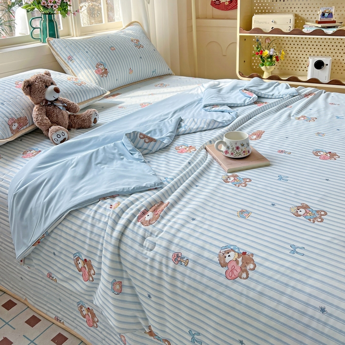 91家纺网 家纺一手货源 找家纺 卡普家居 2026新款A类锦氨凉感印花单床盖凉席 条纹熊