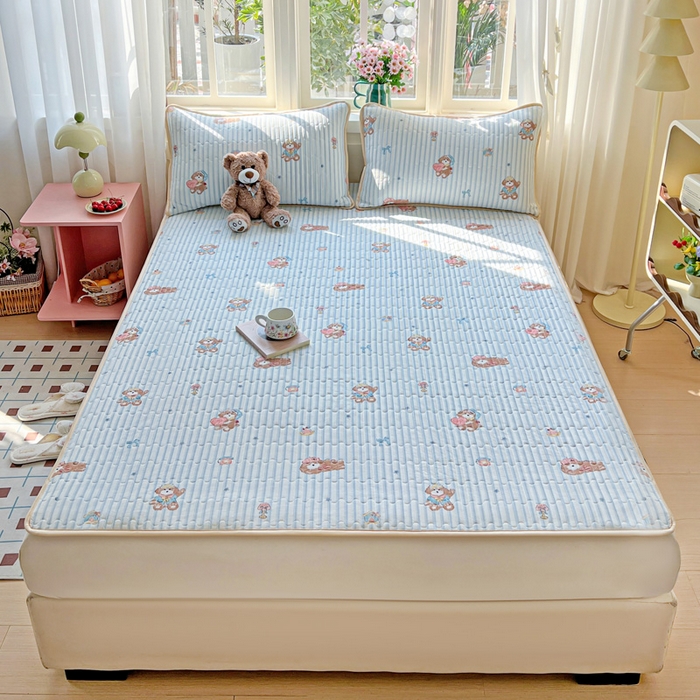 91家纺网 家纺一手货源 找家纺 卡普家居 2026新款A类锦氨凉感印花单床盖凉席 条纹熊