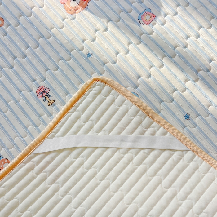 91家纺网 家纺一手货源 找家纺 卡普家居 2026新款A类锦氨凉感印花单床盖凉席 条纹熊