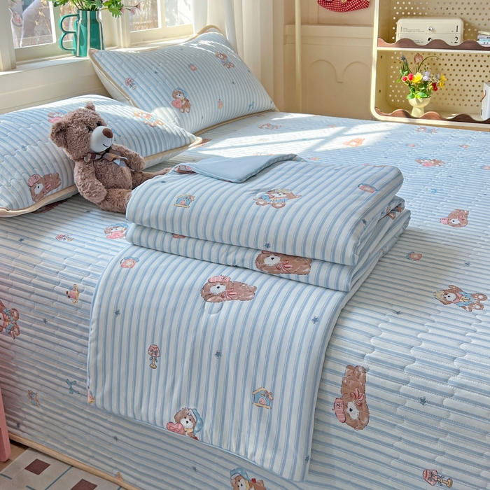 91家纺网 家纺一手货源 找家纺 卡普家居 2026新款A类锦氨凉感印花单床盖凉席 条纹熊