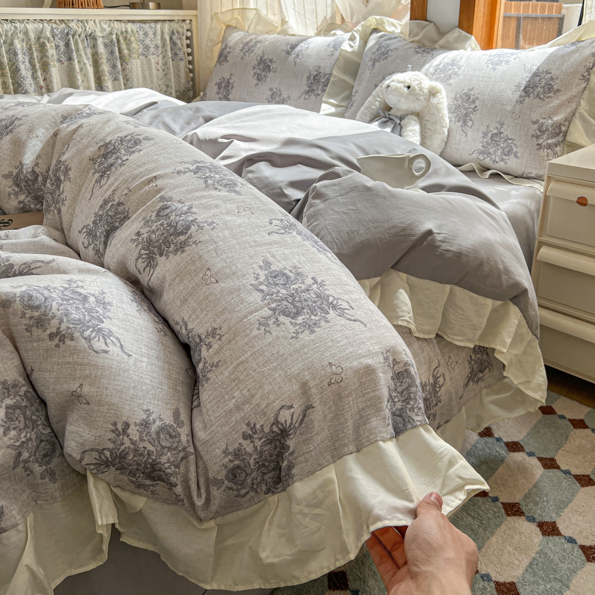 91家纺网 家纺一手货源 找家纺 耀悦家纺 2026新款全棉纯棉双层纱花边四件套a类新中式小清新床笠枕套被套 芸梦花笺