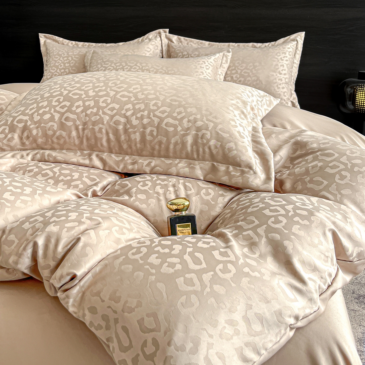 91家纺网 家纺一手货源 找家纺 （总）你好美丽 2026新款豹纹水洗真丝提花简约暗合四件套