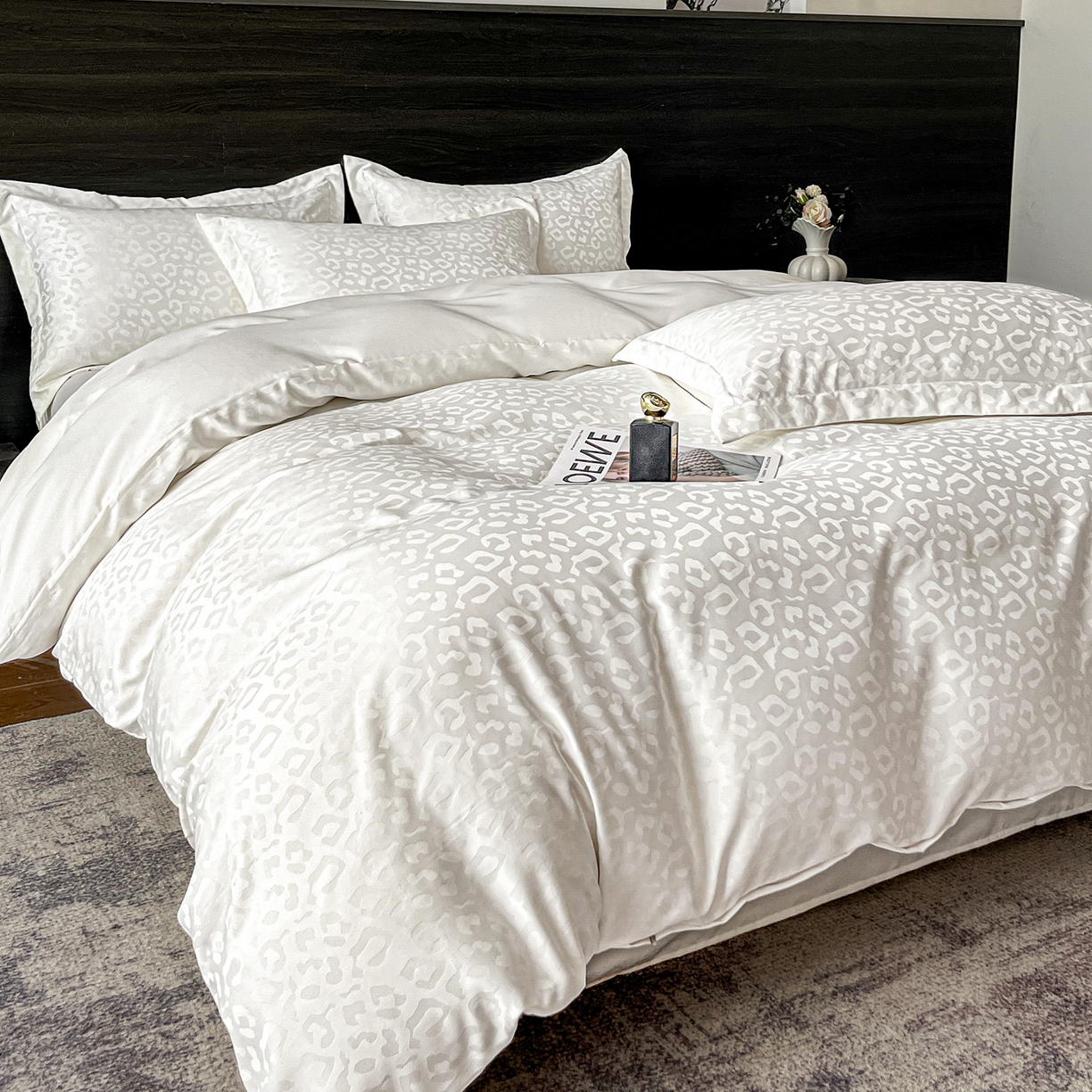 91家纺网 家纺一手货源 找家纺 你好美丽 2026新款豹纹水洗真丝提花简约暗合四件套 豹纹·白