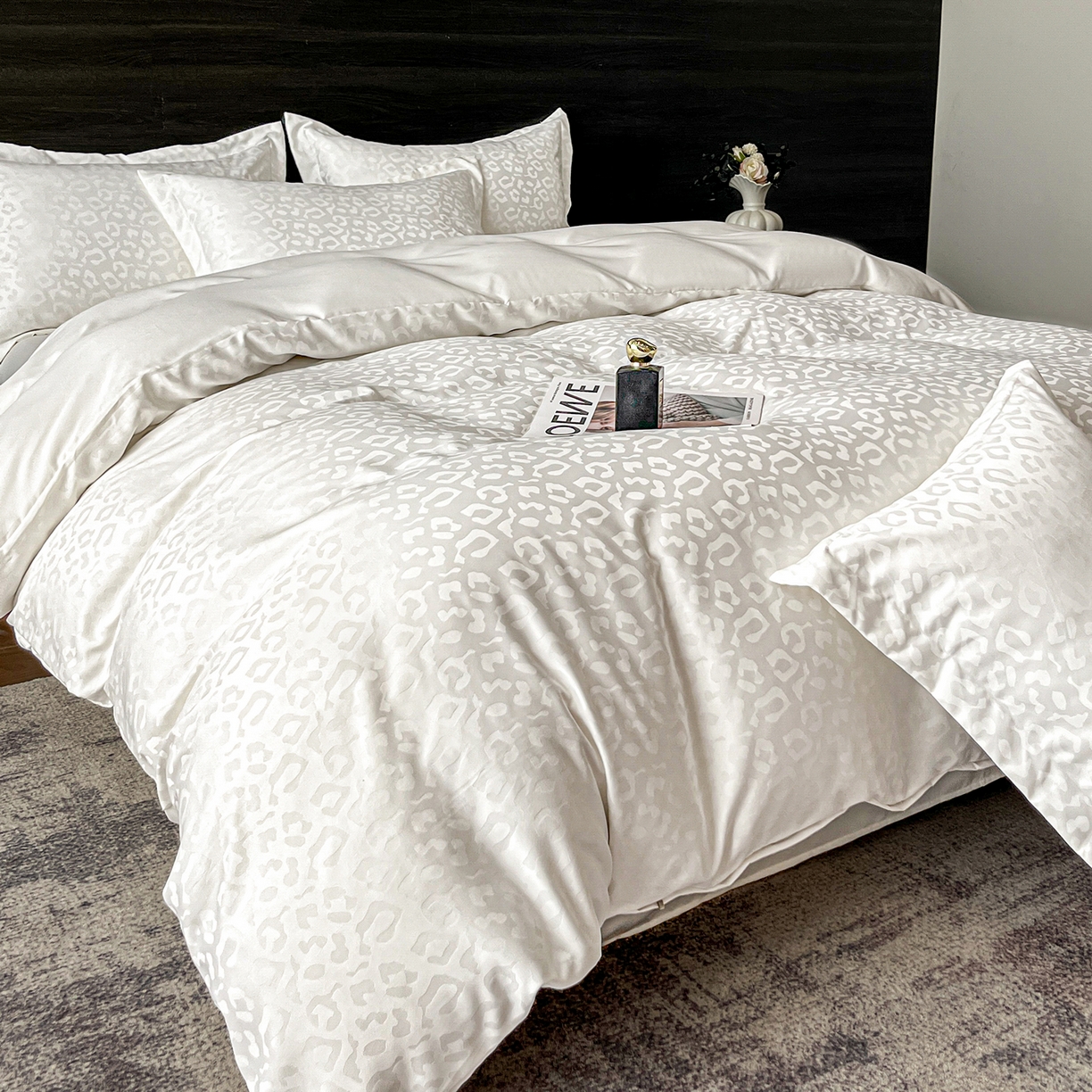 91家纺网 家纺一手货源 找家纺 你好美丽 2026新款豹纹水洗真丝提花简约暗合四件套 豹纹·白