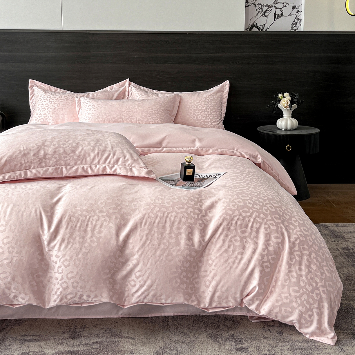 91家纺网 家纺一手货源 找家纺 你好美丽 2026新款豹纹水洗真丝提花简约暗合四件套 豹纹·粉