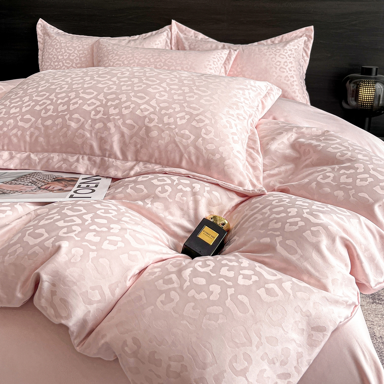 91家纺网 家纺一手货源 找家纺 你好美丽 2026新款豹纹水洗真丝提花简约暗合四件套 豹纹·粉