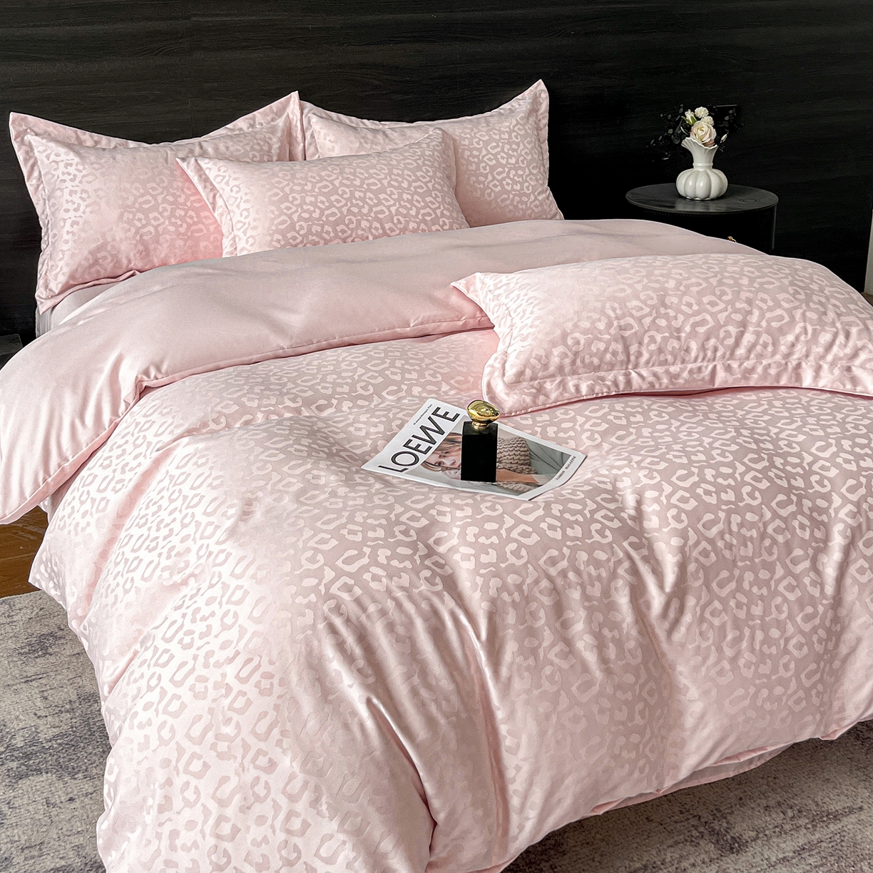 91家纺网 家纺一手货源 找家纺 你好美丽 2026新款豹纹水洗真丝提花简约暗合四件套 豹纹·粉