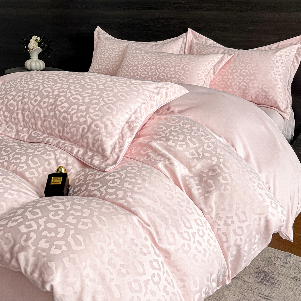 91家纺网 家纺一手货源 找家纺 你好美丽 2026新款豹纹水洗真丝提花简约暗合四件套 豹纹·粉