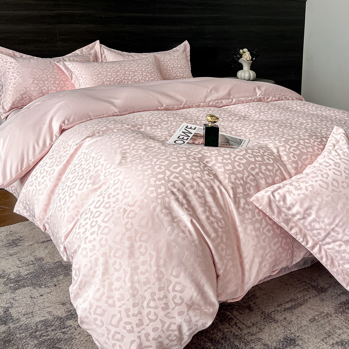 91家纺网 家纺一手货源 找家纺 你好美丽 2026新款豹纹水洗真丝提花简约暗合四件套 豹纹·粉