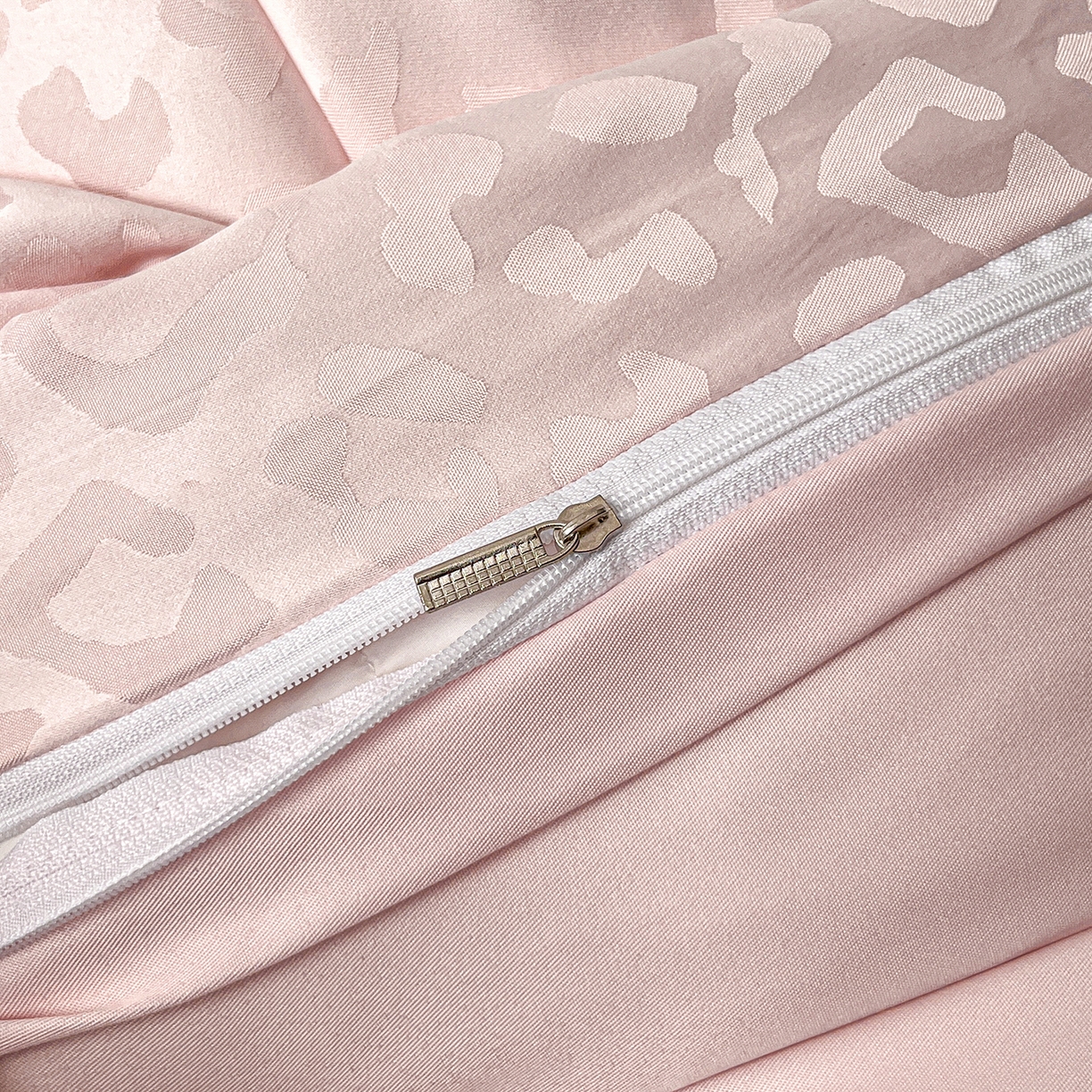 91家纺网 家纺一手货源 找家纺 你好美丽 2026新款豹纹水洗真丝提花简约暗合四件套 豹纹·粉