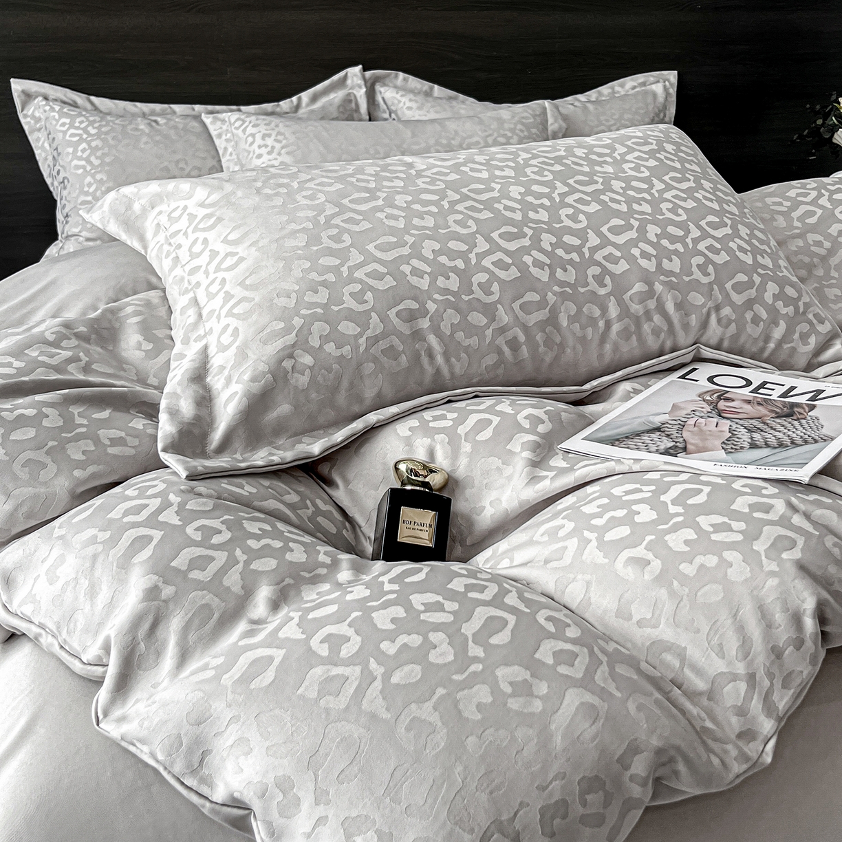 91家纺网 家纺一手货源 找家纺 你好美丽 2026新款豹纹水洗真丝提花简约暗合四件套 豹纹·灰