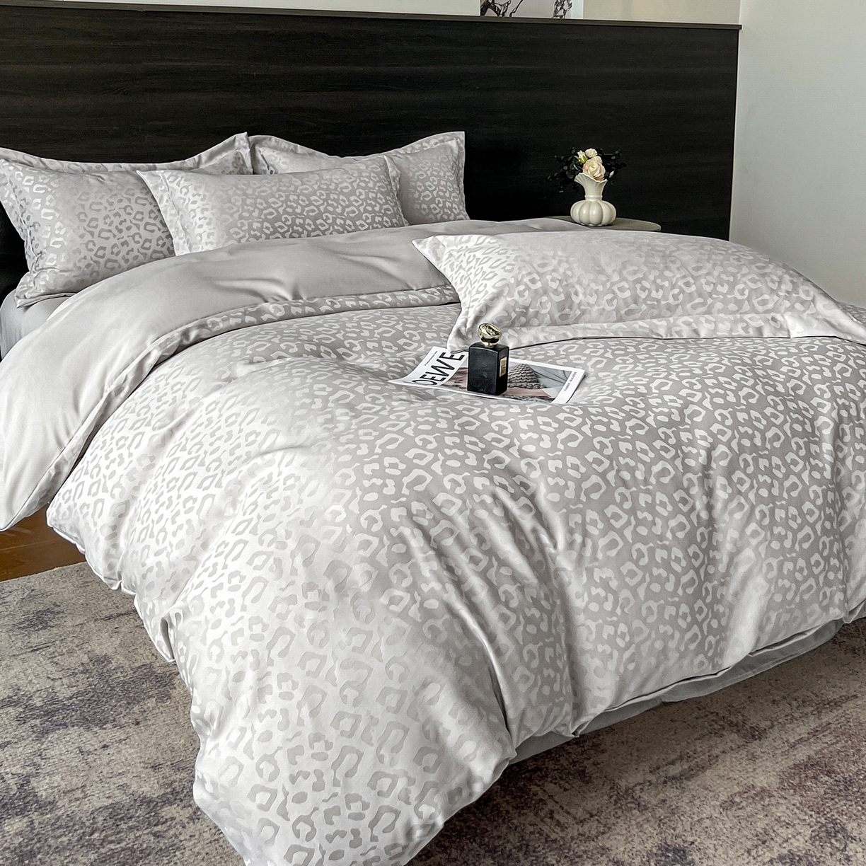 91家纺网 家纺一手货源 找家纺 你好美丽 2026新款豹纹水洗真丝提花简约暗合四件套 豹纹·灰