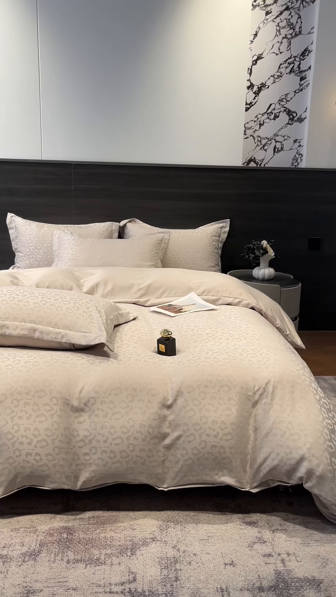 91家纺网 家纺一手货源 找家纺 你好美丽 2026新款豹纹水洗真丝提花简约暗合四件套 豹纹·灰