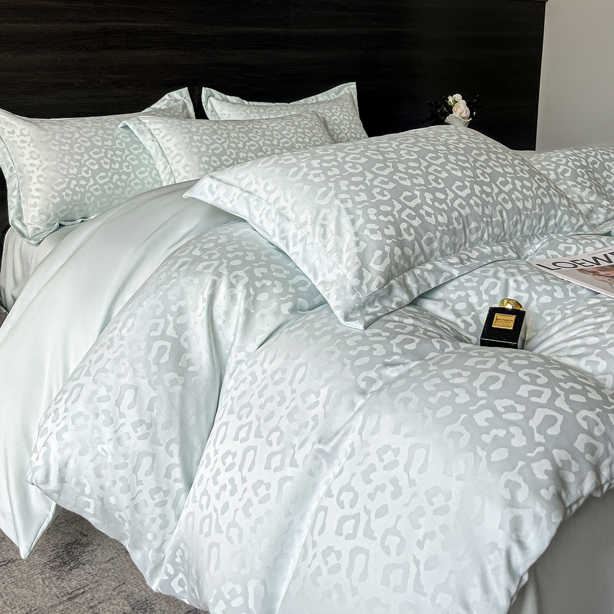 91家纺网 家纺一手货源 找家纺 你好美丽 2026新款豹纹水洗真丝提花简约暗合四件套 豹纹·蓝