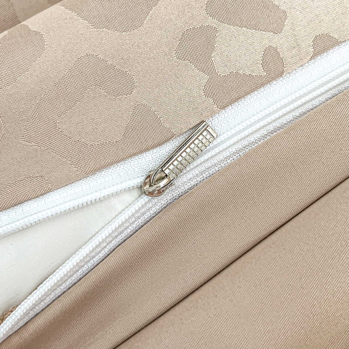 91家纺网 家纺一手货源 找家纺 你好美丽 2026新款豹纹水洗真丝提花简约暗合四件套 豹纹·香槟色