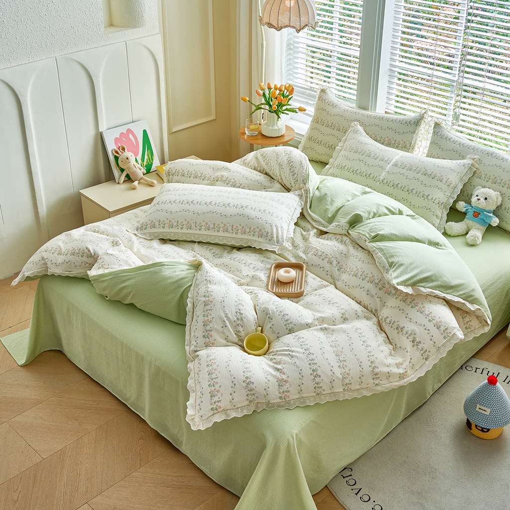 91家纺网 家纺一手货源 找家纺 钰锦珀家纺 2026春夏新款云感皱皱纱镂空花边三件套四件套 春日花园