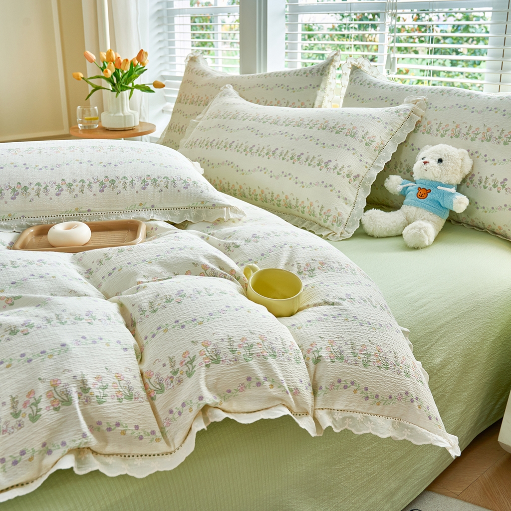 91家纺网 家纺一手货源 找家纺 钰锦珀家纺 2026春夏新款云感皱皱纱镂空花边三件套四件套 春日花园