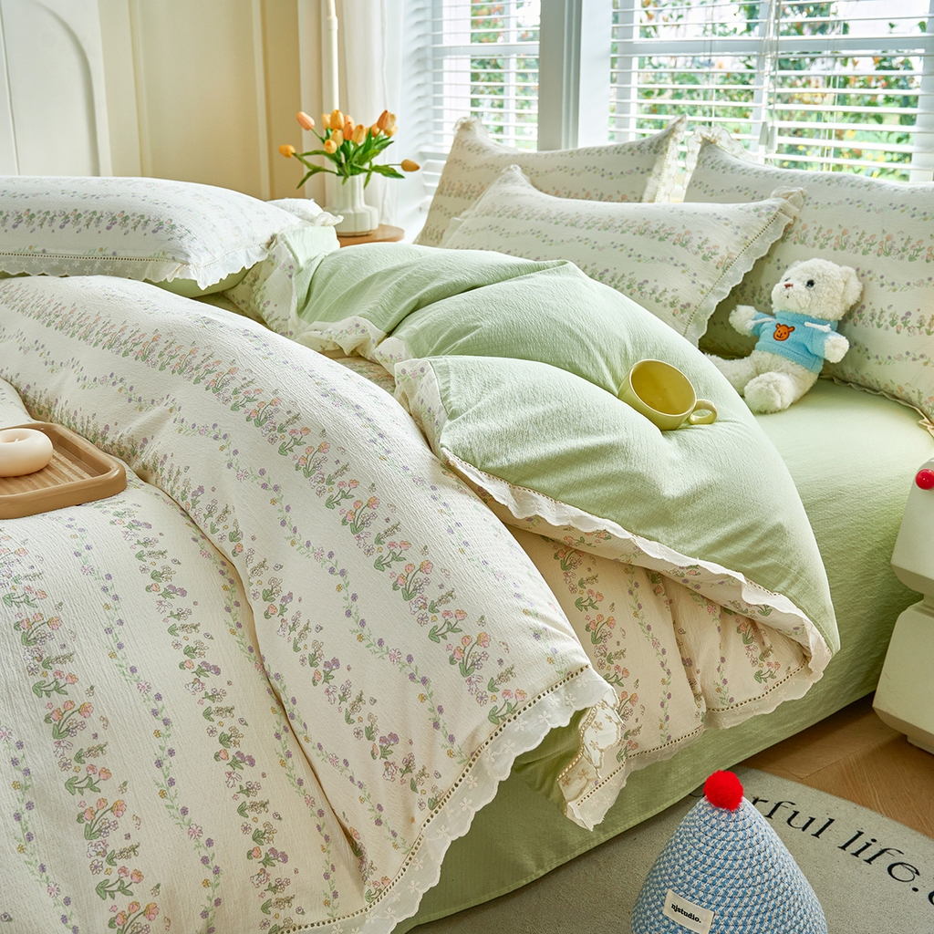 91家纺网 家纺一手货源 找家纺 钰锦珀家纺 2026春夏新款云感皱皱纱镂空花边三件套四件套 春日花园