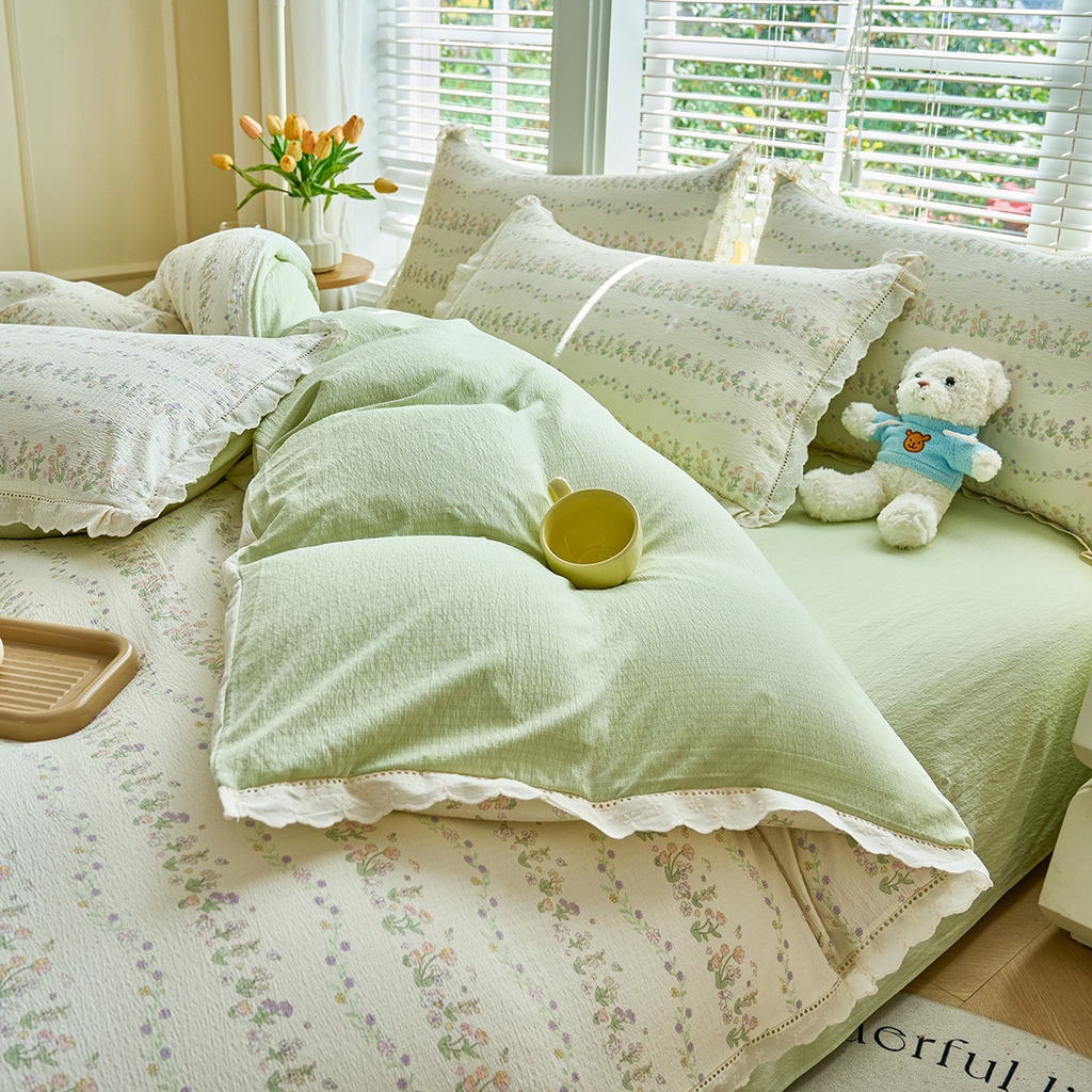 91家纺网 家纺一手货源 找家纺 钰锦珀家纺 2026春夏新款云感皱皱纱镂空花边三件套四件套 春日花园