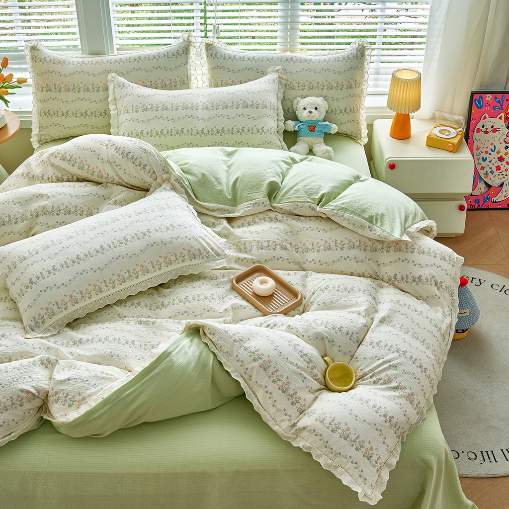 91家纺网 家纺一手货源 找家纺 钰锦珀家纺 2026春夏新款云感皱皱纱镂空花边三件套四件套 春日花园