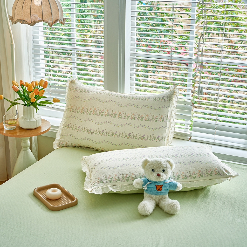 91家纺网 家纺一手货源 找家纺 钰锦珀家纺 2026春夏新款云感皱皱纱镂空花边三件套四件套 春日花园