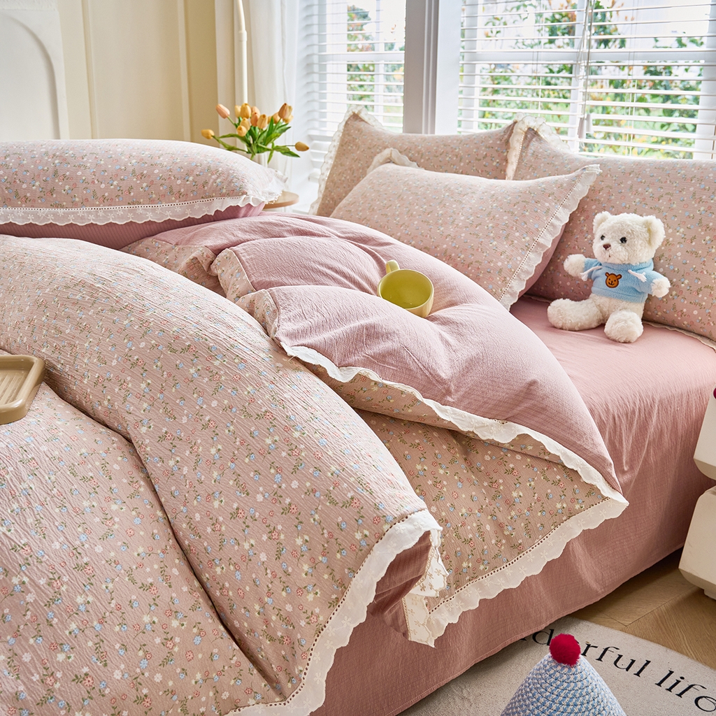 91家纺网 家纺一手货源 找家纺 钰锦珀家纺 2026春夏新款云感皱皱纱镂空花边三件套四件套 浮生若梦