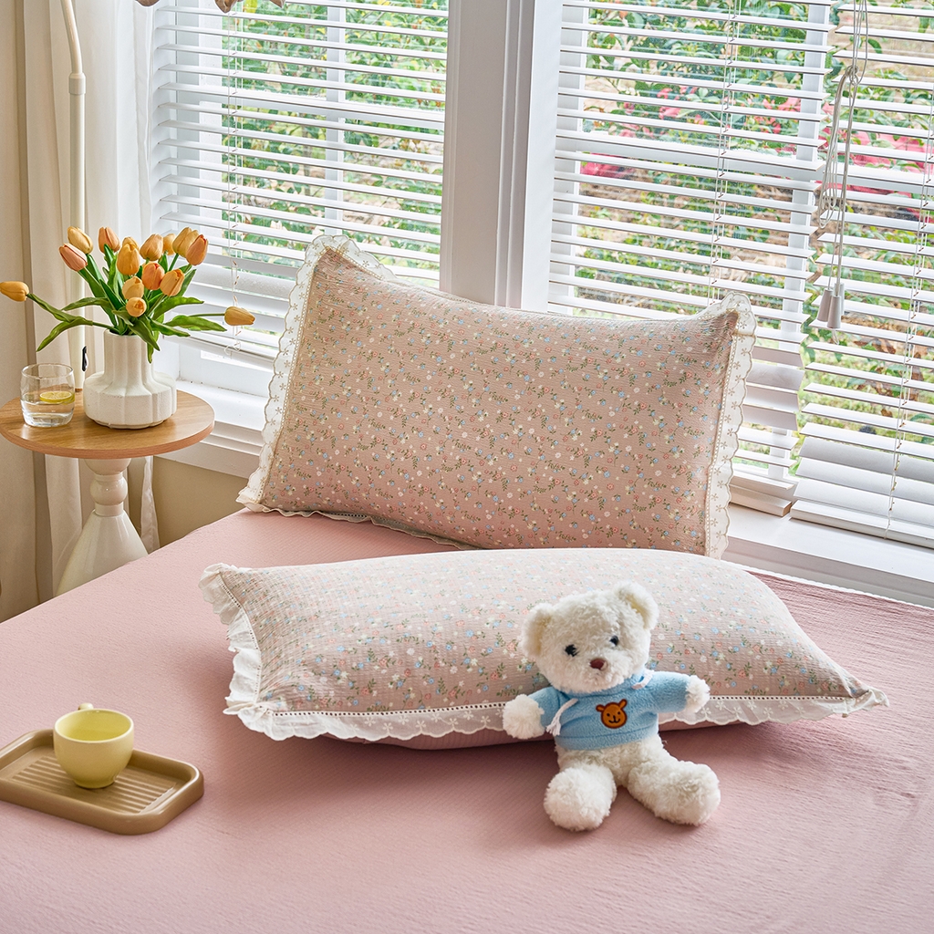 91家纺网 家纺一手货源 找家纺 钰锦珀家纺 2026春夏新款云感皱皱纱镂空花边三件套四件套 浮生若梦