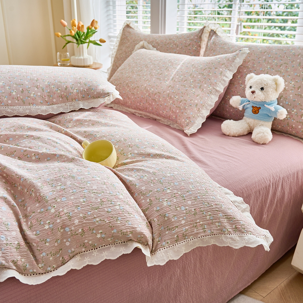 91家纺网 家纺一手货源 找家纺 钰锦珀家纺 2026春夏新款云感皱皱纱镂空花边三件套四件套 浮生若梦