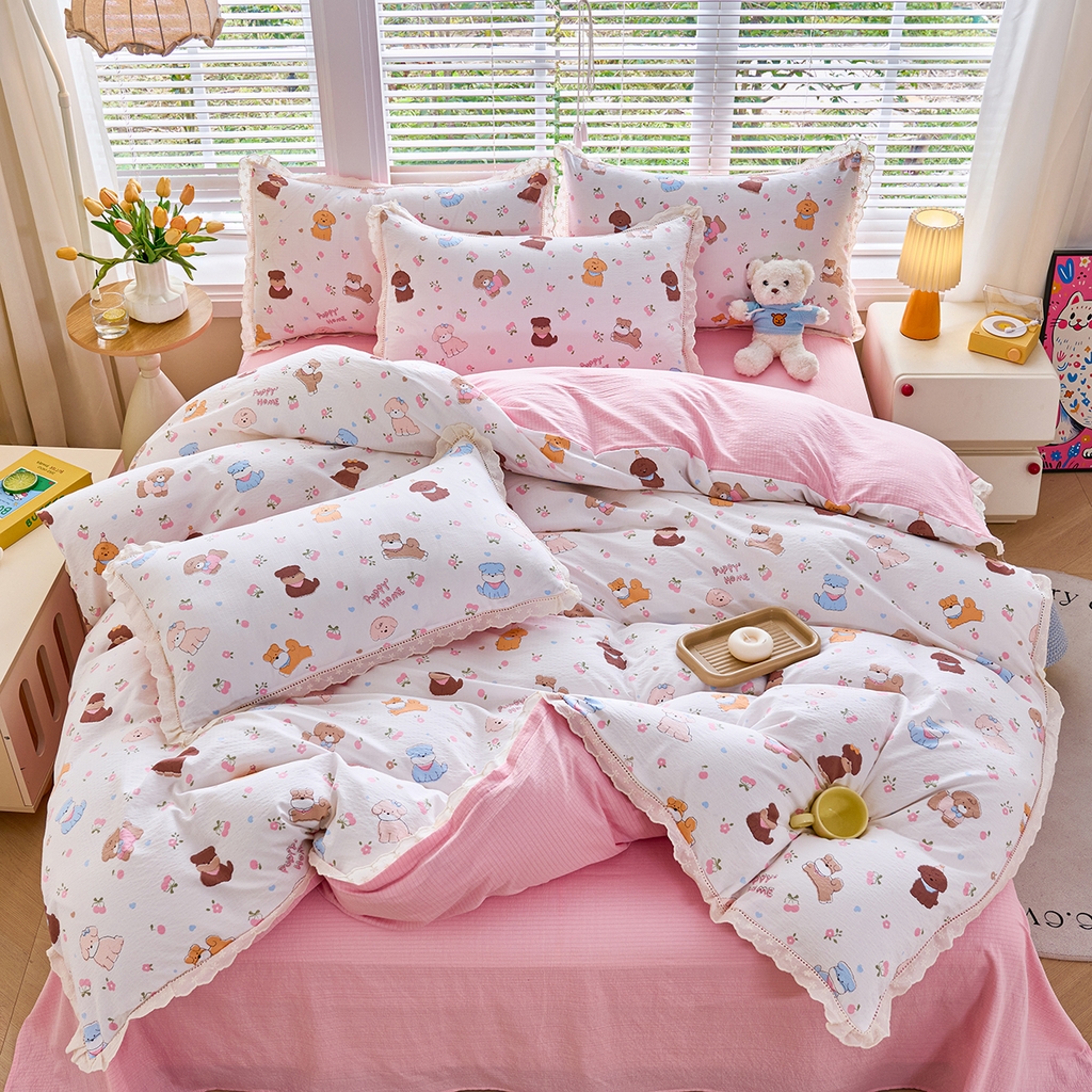 91家纺网 家纺一手货源 找家纺 钰锦珀家纺 2026春夏新款云感皱皱纱镂空花边三件套四件套 狗狗派对