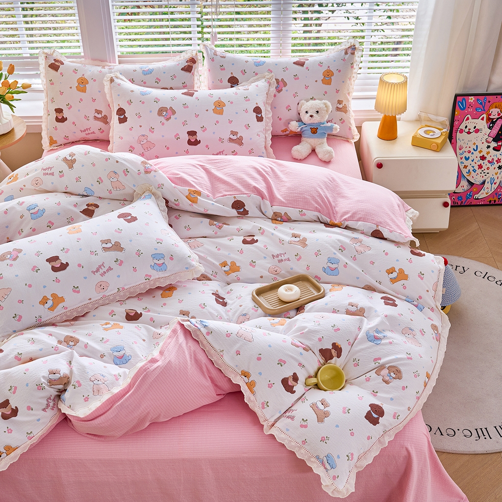 91家纺网 家纺一手货源 找家纺 钰锦珀家纺 2026春夏新款云感皱皱纱镂空花边三件套四件套 狗狗派对