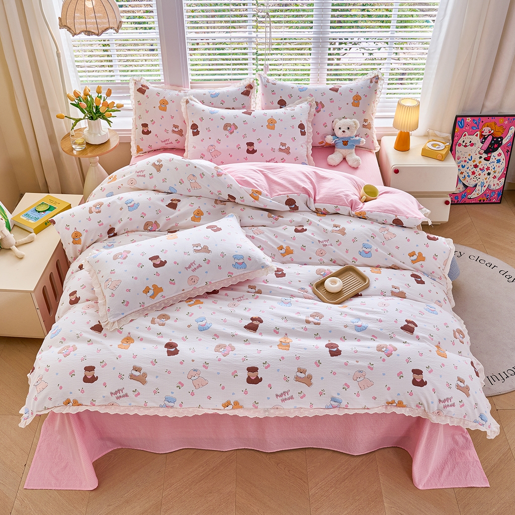 91家纺网 家纺一手货源 找家纺 钰锦珀家纺 2026春夏新款云感皱皱纱镂空花边三件套四件套 狗狗派对