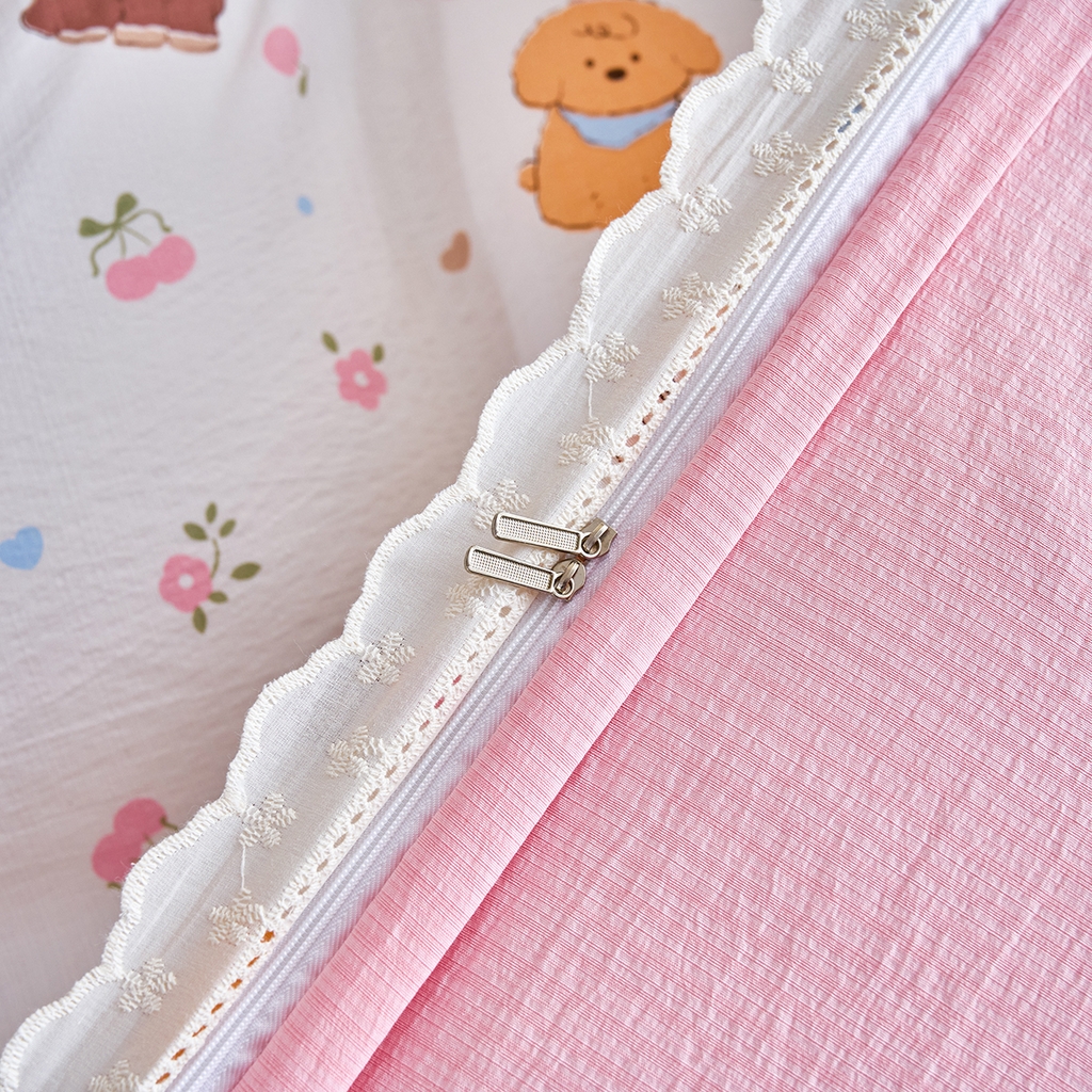 91家纺网 家纺一手货源 找家纺 钰锦珀家纺 2026春夏新款云感皱皱纱镂空花边三件套四件套 狗狗派对