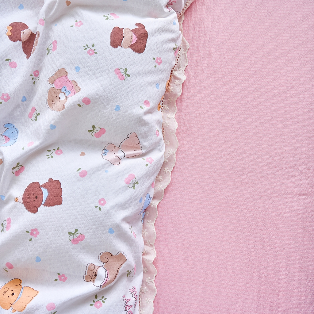 91家纺网 家纺一手货源 找家纺 钰锦珀家纺 2026春夏新款云感皱皱纱镂空花边三件套四件套 狗狗派对