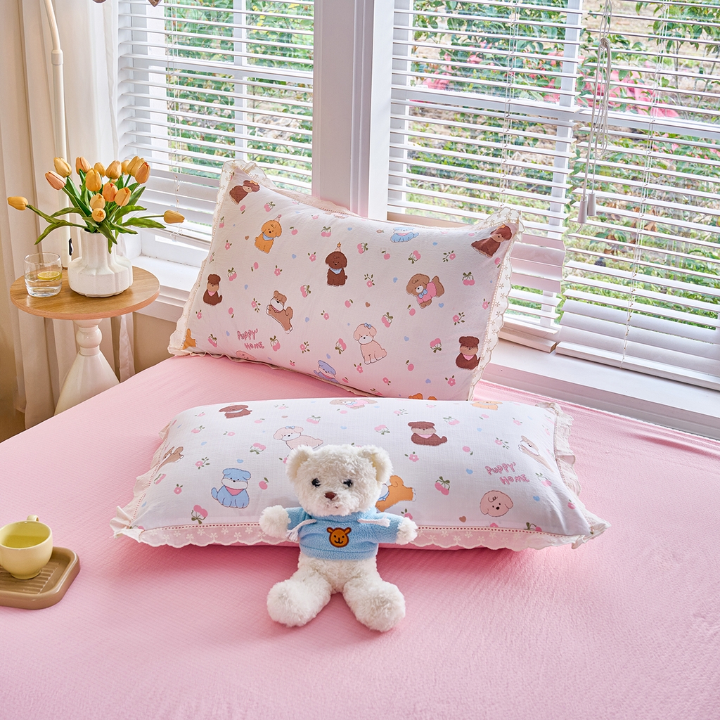 91家纺网 家纺一手货源 找家纺 钰锦珀家纺 2026春夏新款云感皱皱纱镂空花边三件套四件套 狗狗派对