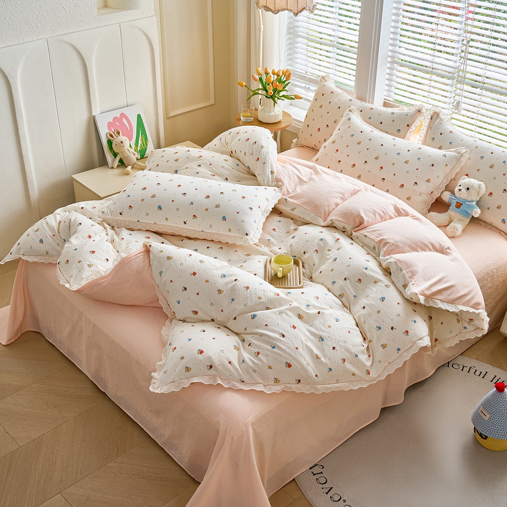 91家纺网 家纺一手货源 找家纺 钰锦珀家纺 2026春夏新款云感皱皱纱镂空花边三件套四件套 奶油蘑菇