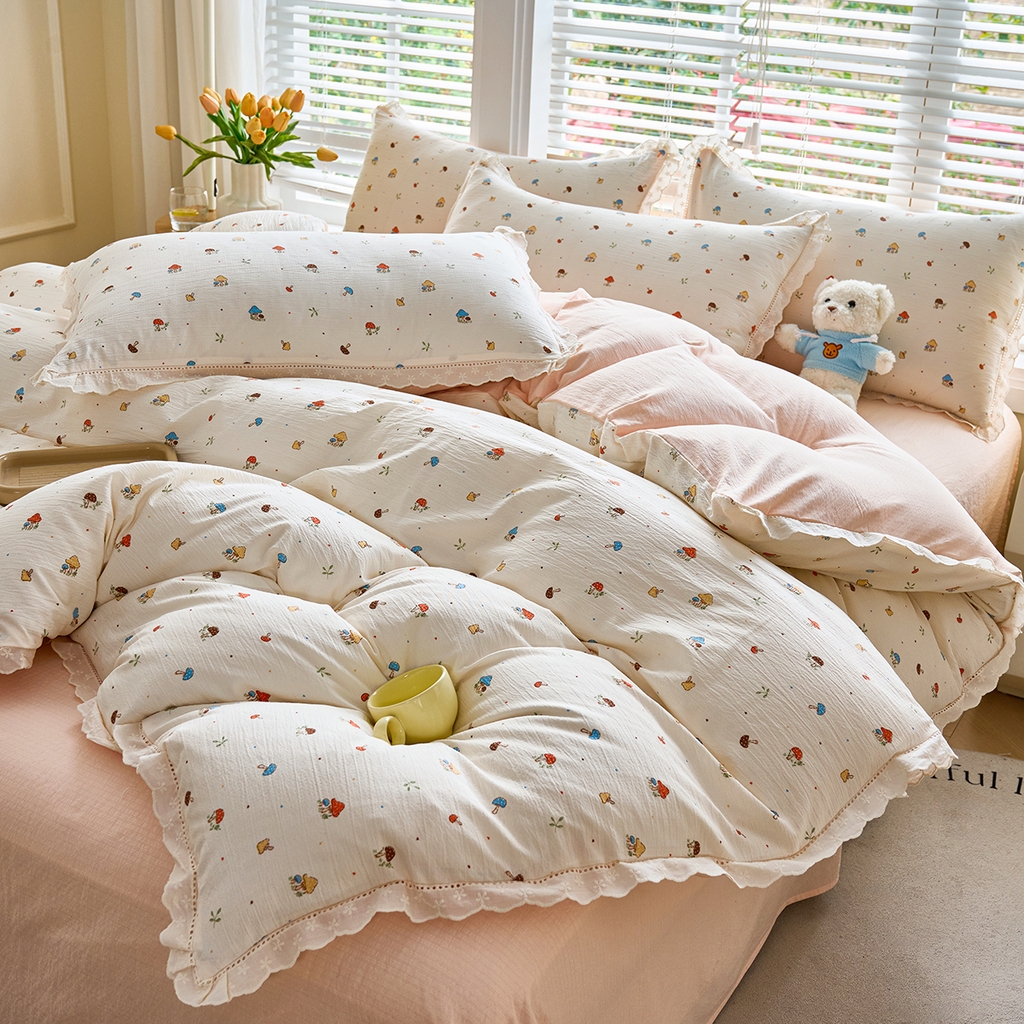 91家纺网 家纺一手货源 找家纺 钰锦珀家纺 2026春夏新款云感皱皱纱镂空花边三件套四件套 奶油蘑菇