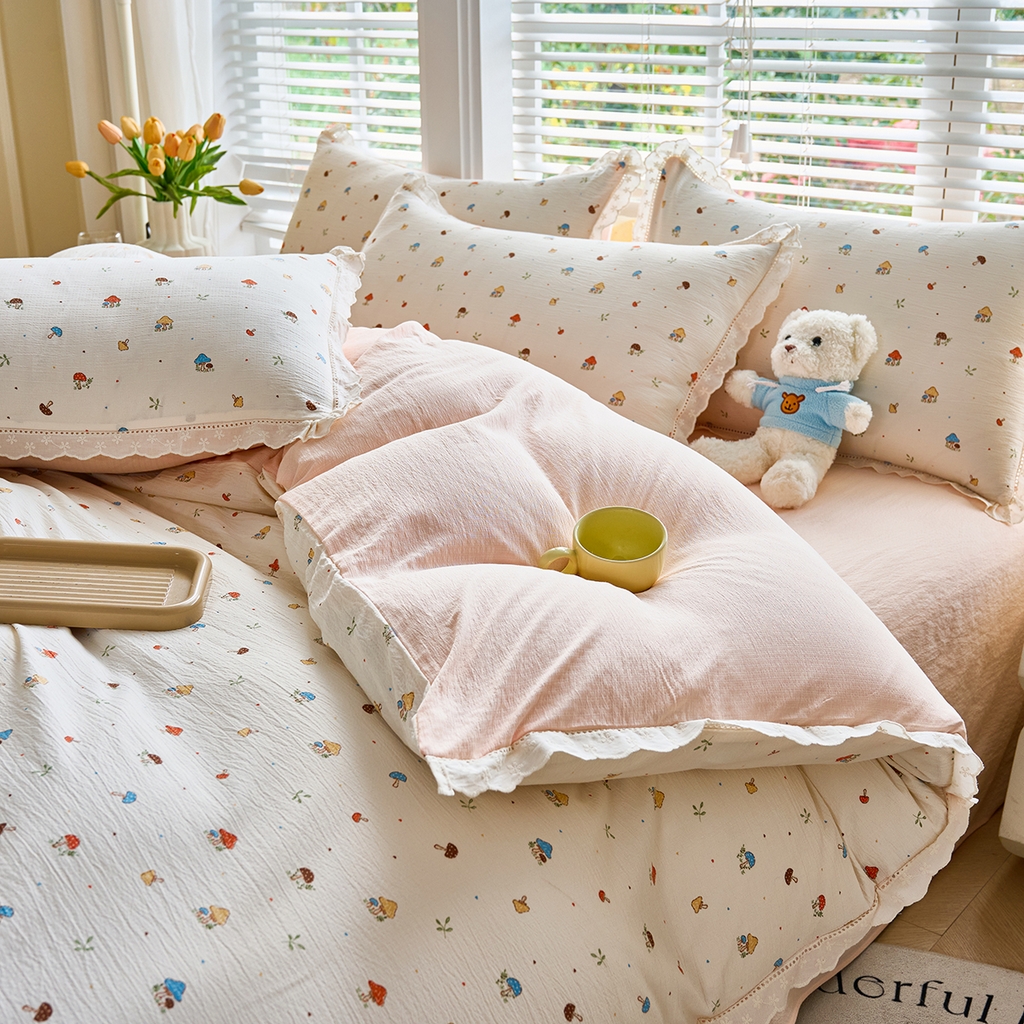 91家纺网 家纺一手货源 找家纺 钰锦珀家纺 2026春夏新款云感皱皱纱镂空花边三件套四件套 奶油蘑菇