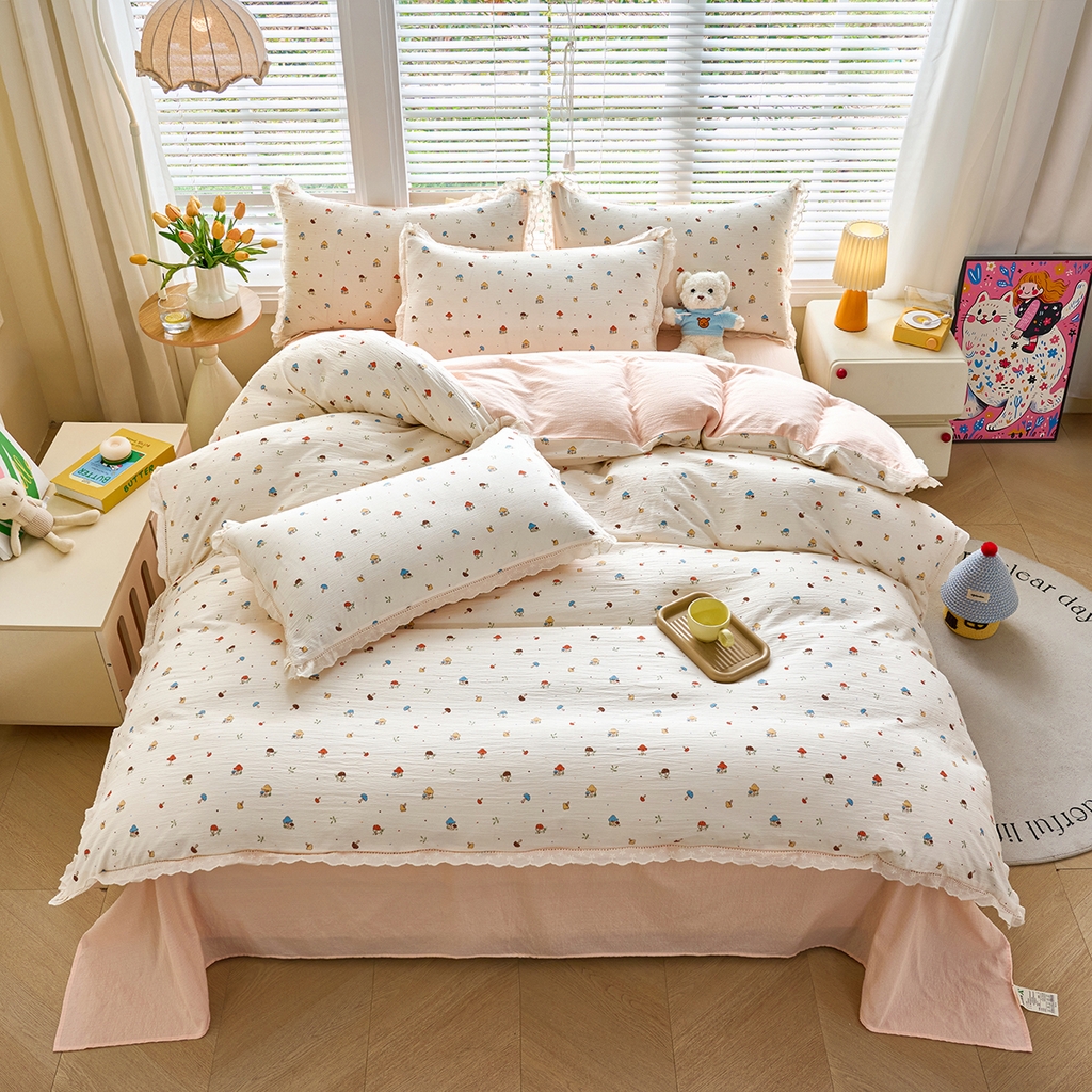 91家纺网 家纺一手货源 找家纺 钰锦珀家纺 2026春夏新款云感皱皱纱镂空花边三件套四件套 奶油蘑菇