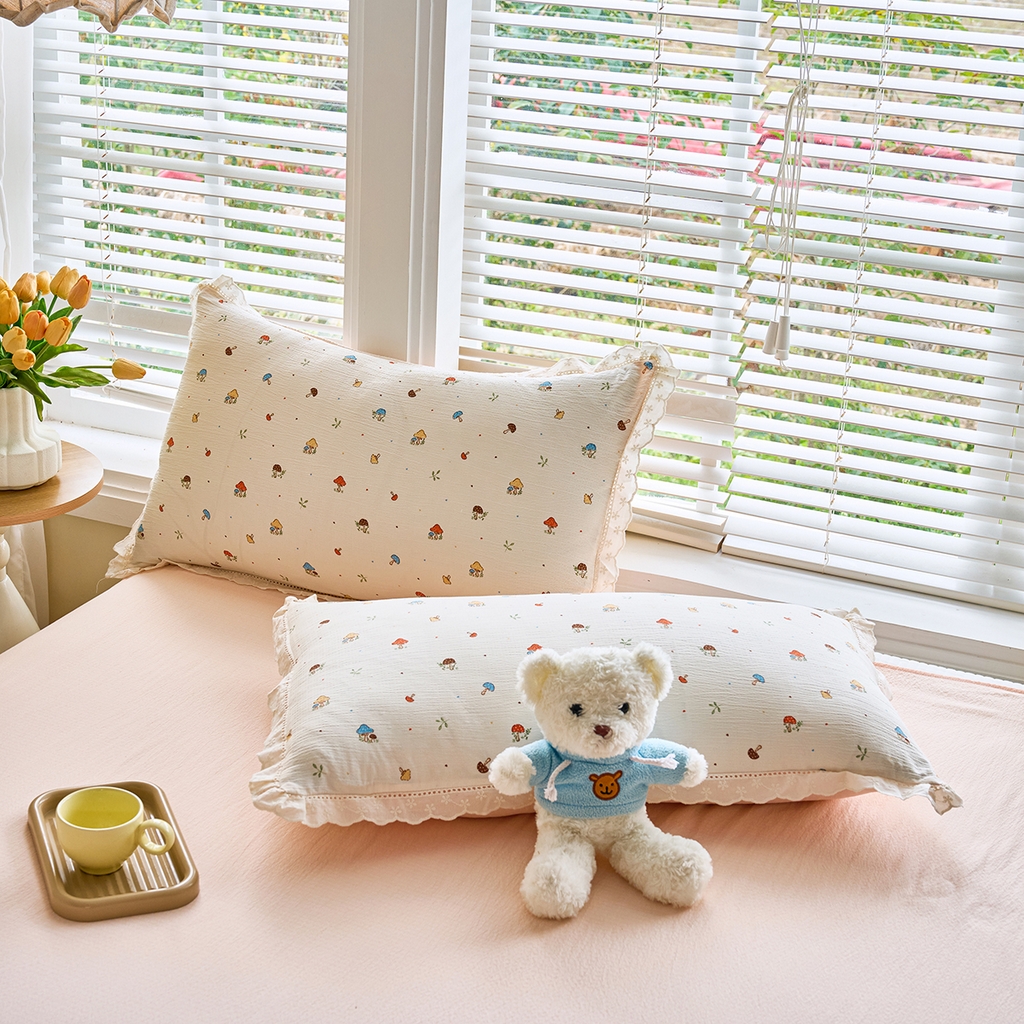 91家纺网 家纺一手货源 找家纺 钰锦珀家纺 2026春夏新款云感皱皱纱镂空花边三件套四件套 奶油蘑菇