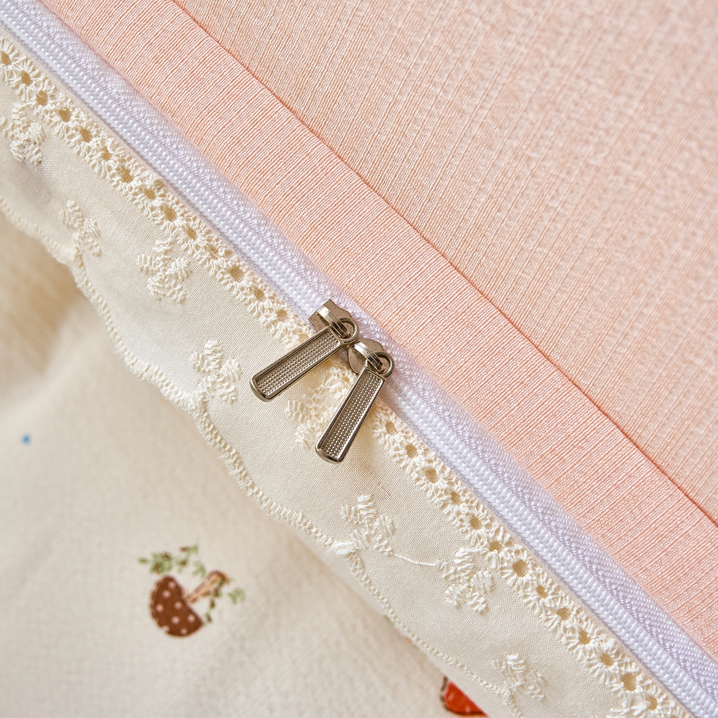 91家纺网 家纺一手货源 找家纺 钰锦珀家纺 2026春夏新款云感皱皱纱镂空花边三件套四件套 奶油蘑菇