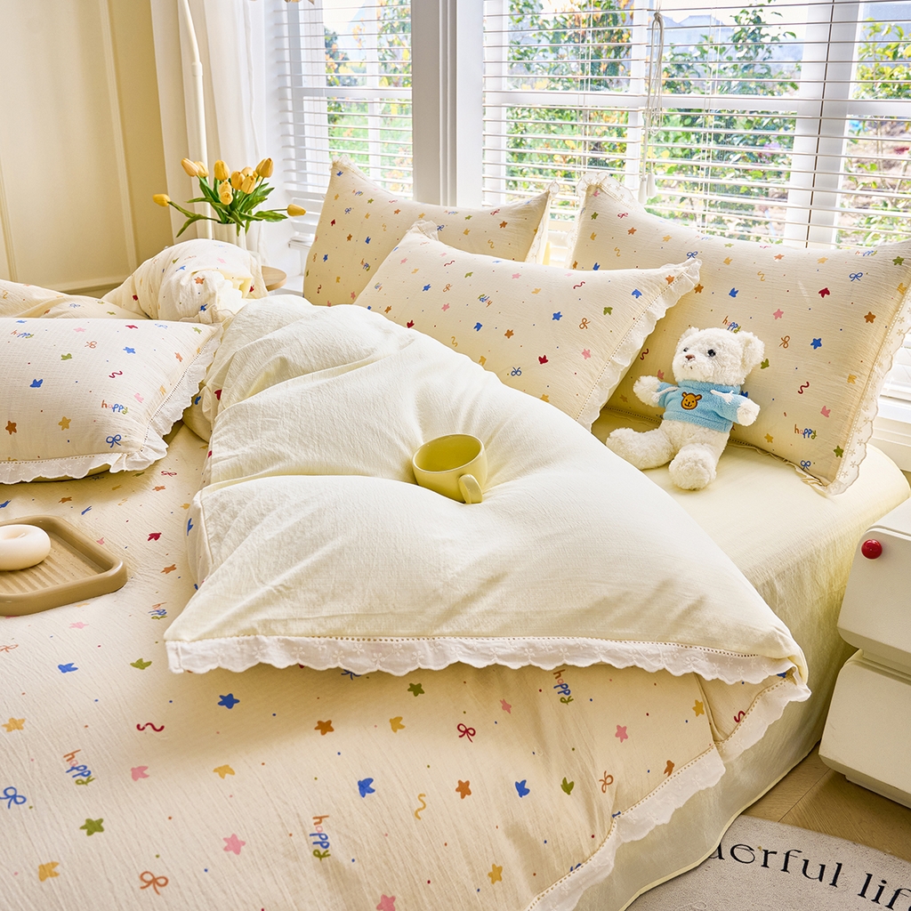 91家纺网 家纺一手货源 找家纺 钰锦珀家纺 2026春夏新款云感皱皱纱镂空花边三件套四件套 奶油芝士