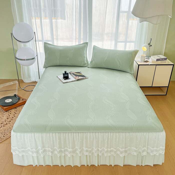 91家纺网 家纺一手货源 找家纺 库里梦家纺 2026新款高克重复合蕾丝花边PE高分子凉席-床裙款 芳菲-绿色