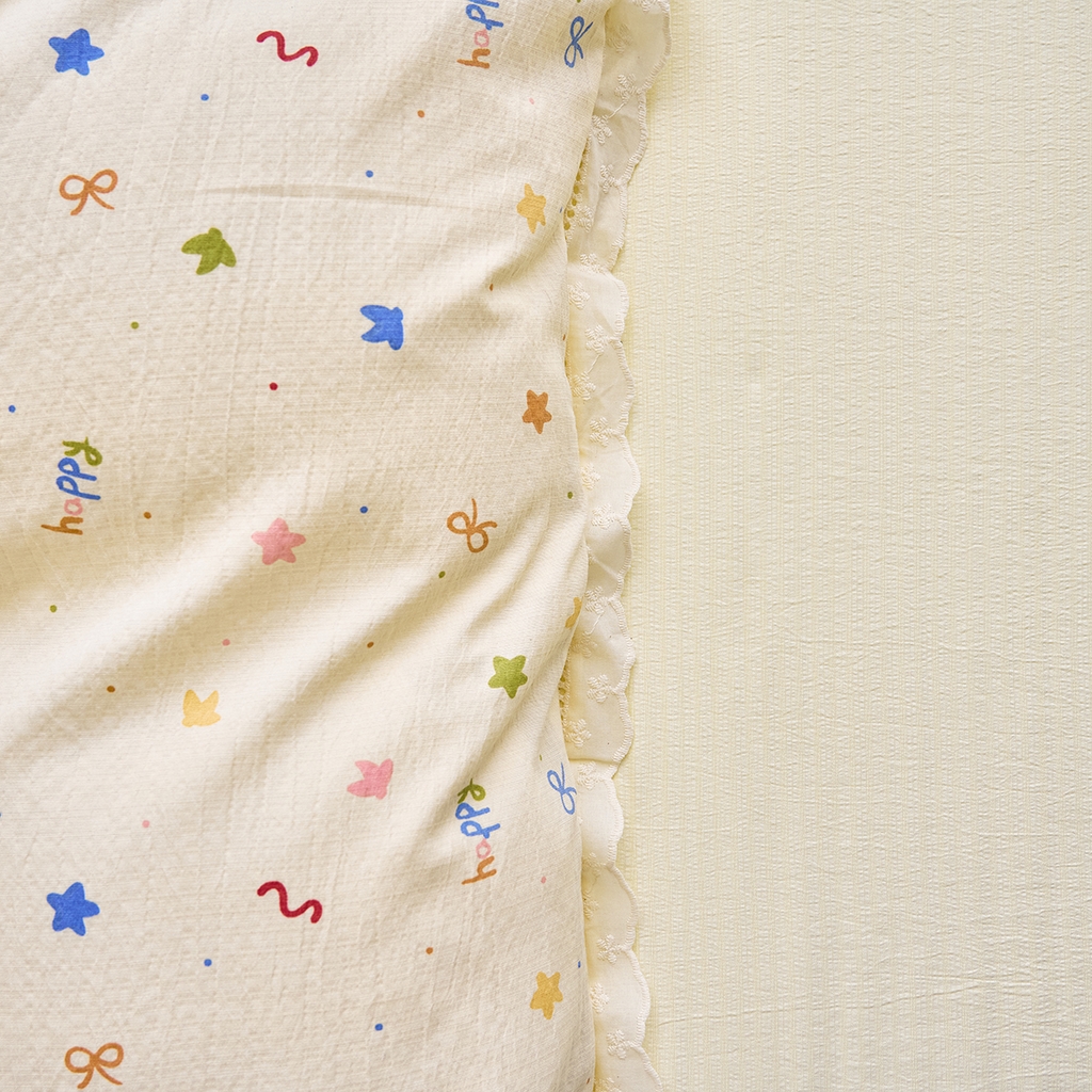 91家纺网 家纺一手货源 找家纺 钰锦珀家纺 2026春夏新款云感皱皱纱镂空花边三件套四件套 奶油芝士