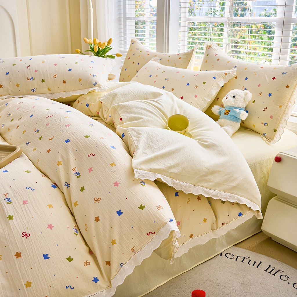 91家纺网 家纺一手货源 找家纺 钰锦珀家纺 2026春夏新款云感皱皱纱镂空花边三件套四件套 奶油芝士