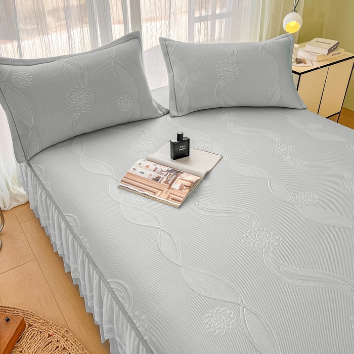 91家纺网 家纺一手货源 找家纺 库里梦家纺 2026新款高克重复合蕾丝花边PE高分子凉席-床裙款 芳菲-灰色