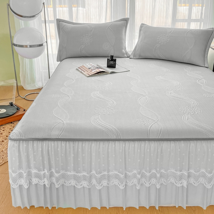 91家纺网 家纺一手货源 找家纺 库里梦家纺 2026新款高克重复合蕾丝花边PE高分子凉席-床裙款 芳菲-灰色