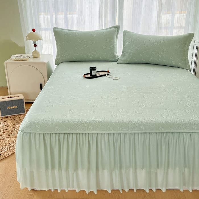 91家纺网 家纺一手货源 找家纺 库里梦家纺 2026新款高克重复合蕾丝花边PE高分子凉席-床裙款 素瑾-绿色