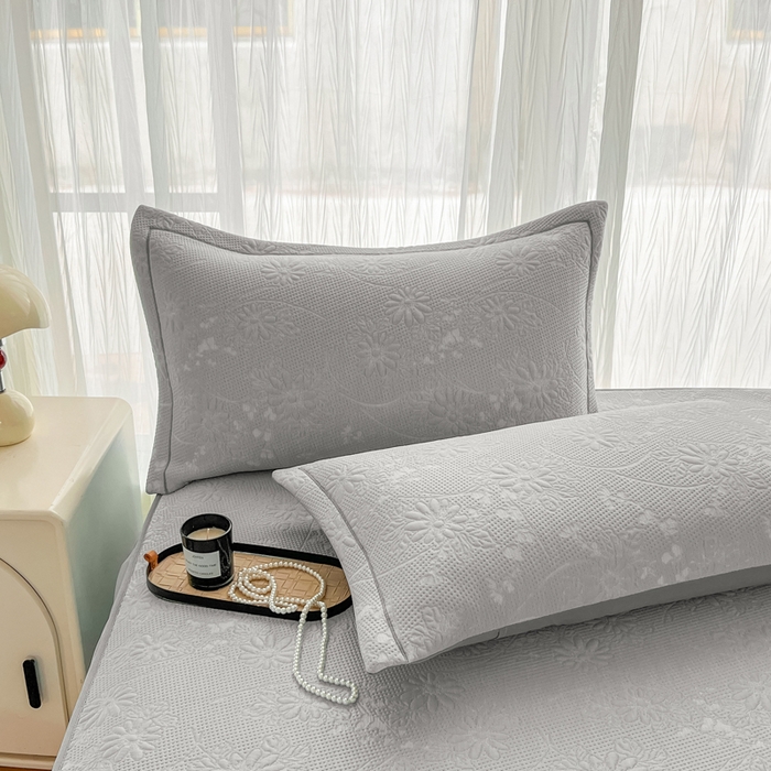 91家纺网 家纺一手货源 找家纺 库里梦家纺 2026新款高克重复合蕾丝花边PE高分子凉席-床裙款 素瑾-灰色