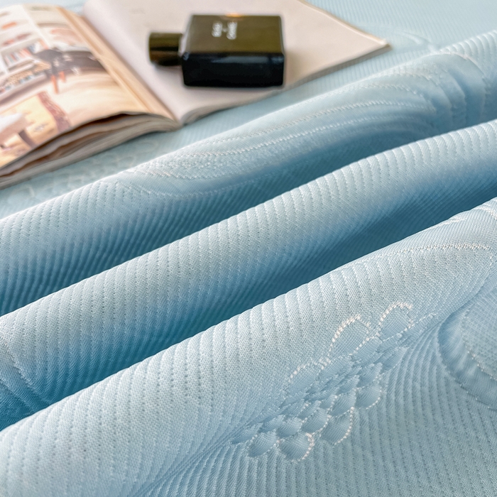 91家纺网 家纺一手货源 找家纺 库里梦家纺 2026新款高克重复合蕾丝花边PE高分子凉席-床裙款 芳菲-蓝色